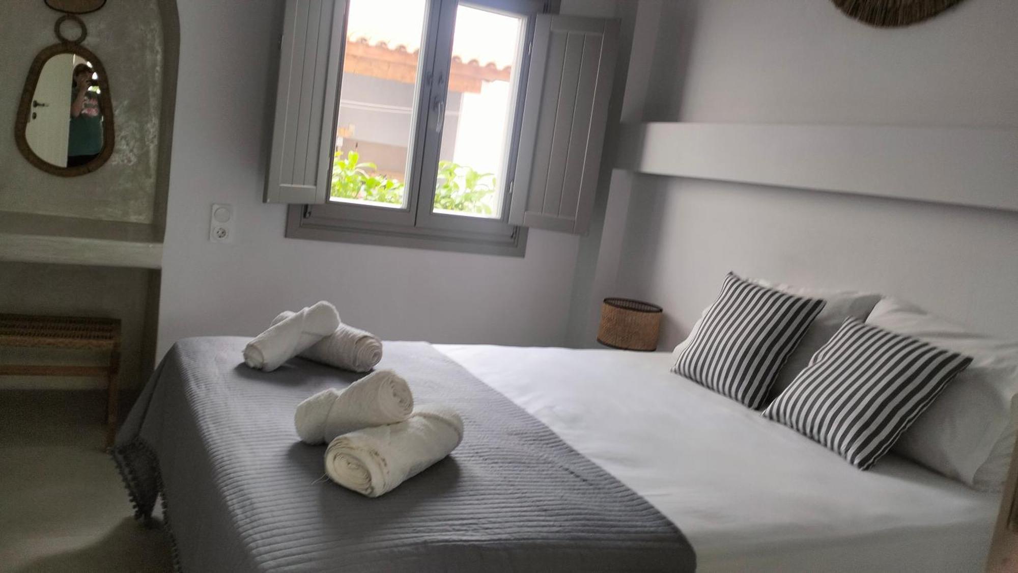 Θέαστρον - Theastron House With Great View In Chora Daire Pera Gyalos Dış mekan fotoğraf